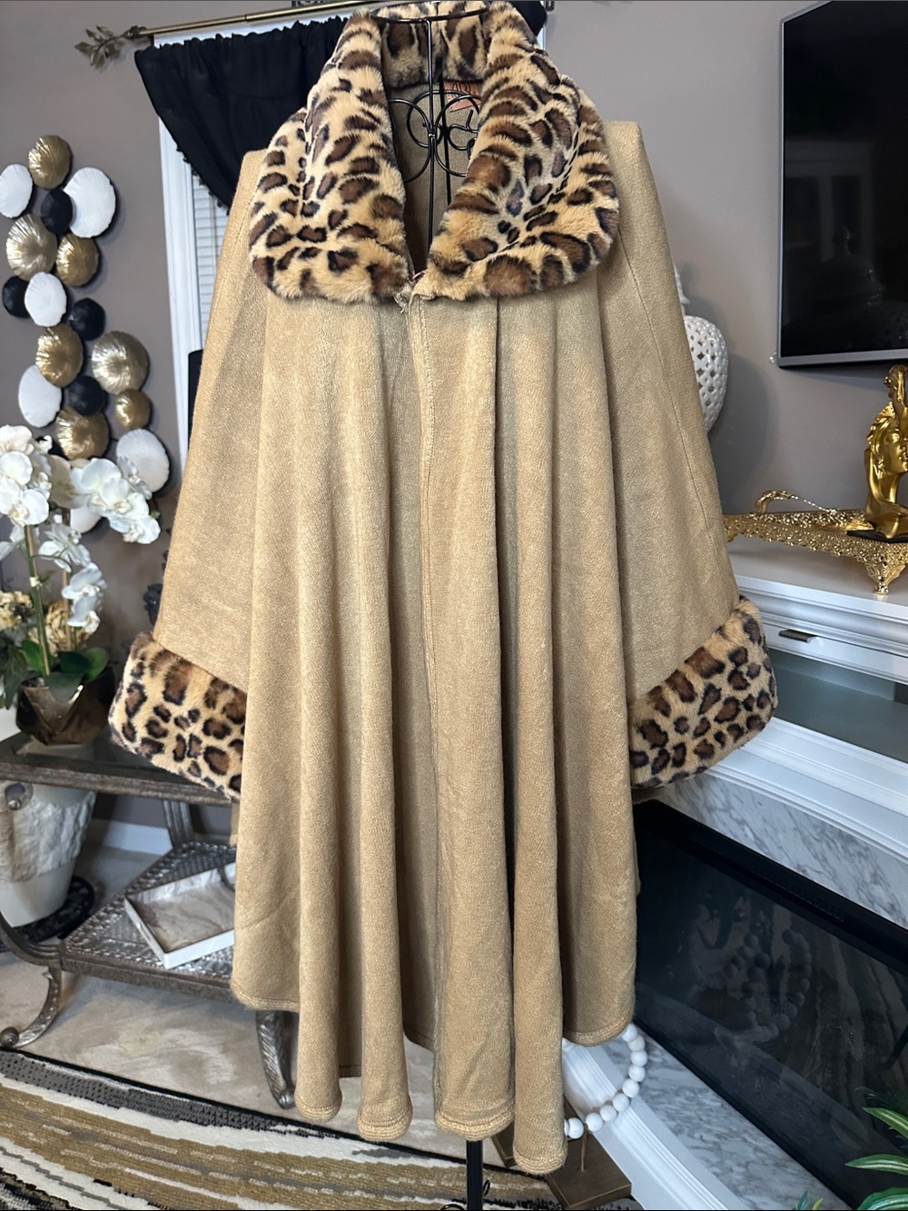 Camel Cape Coat with Leopard Faux-Fur Trim - Women